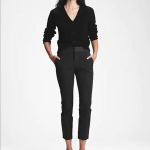 Womens / Pants
Slim Ankle Pants